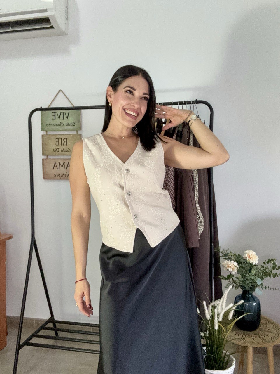 CHALECO BEIGE ENCAJE Y BRILLO